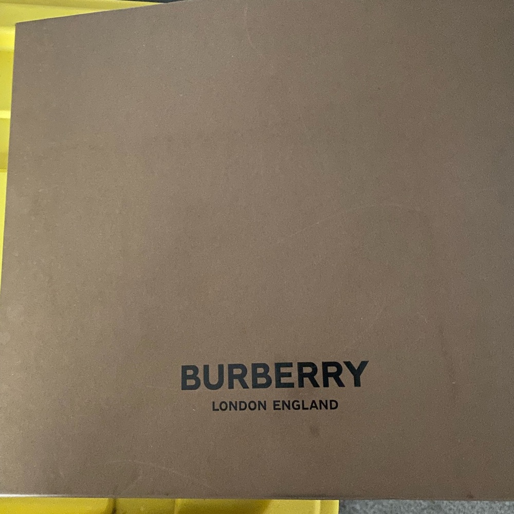 Brand new Burberry Author Story Grey shoes size 8 - Picture 6 of 6